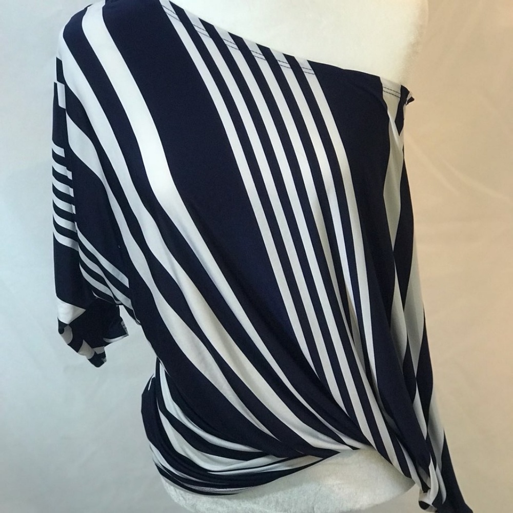 Trinity Sz Medium Cold Shoulder Blue White Top
